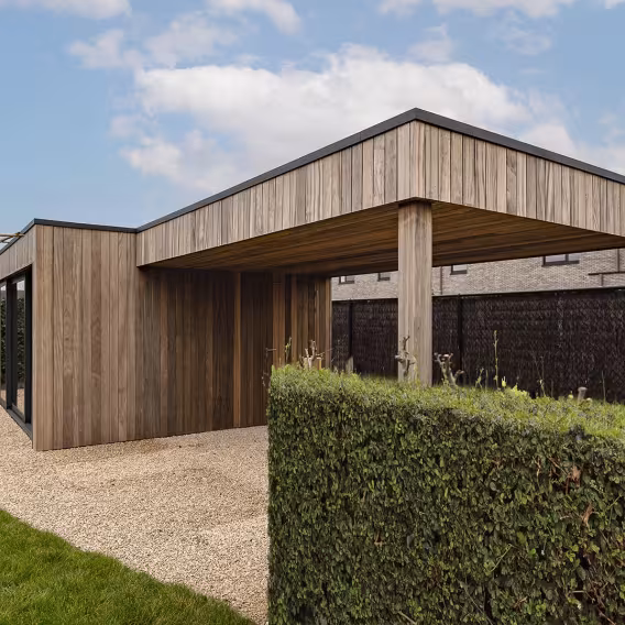 Carport in hout: meer dan een overkapping voor je wagen 