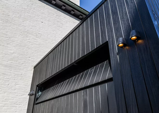 moderne garage in afrormosia zwart