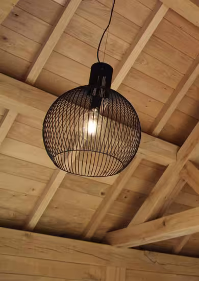 Eiken landelijk bijgebouw