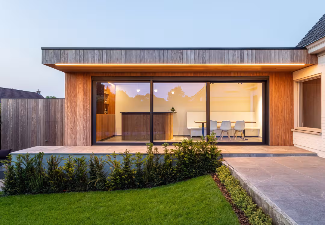 Woonuitbreiding in Afrormosia