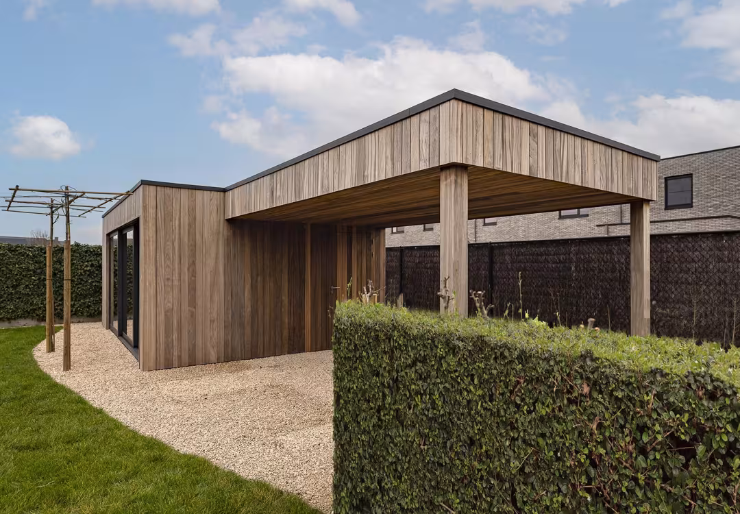 Strak bijgebouw & carport in Padoek 