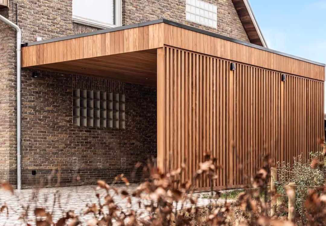 moderne carport in afrormosia 