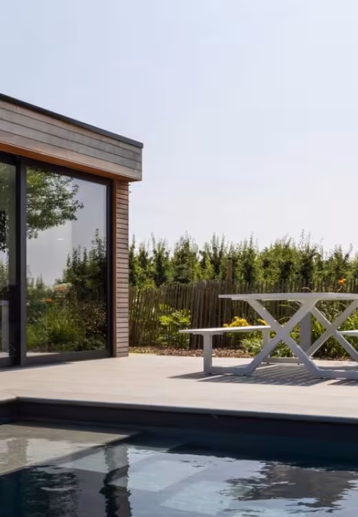 Poolhouse in afzelia