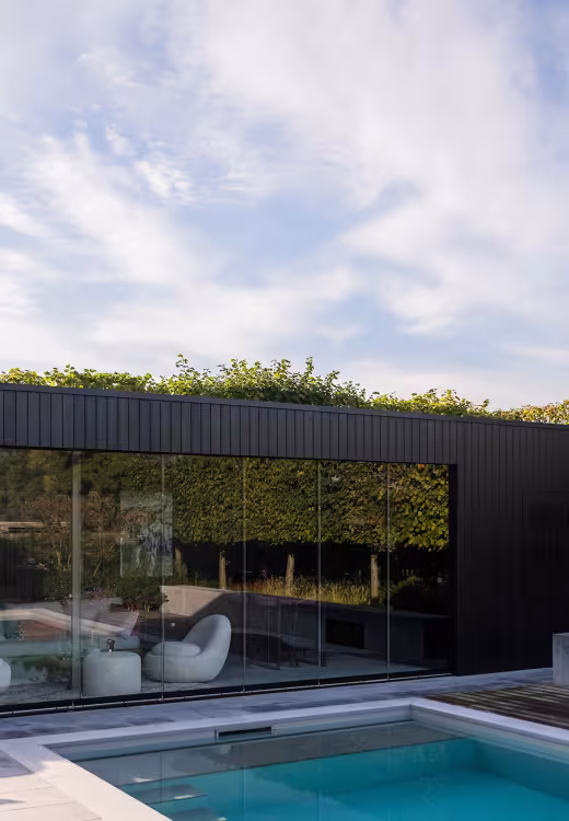 poolhouse en padouk laqué noir